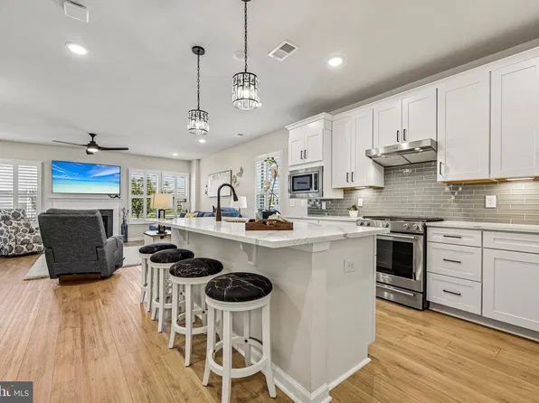 6860 Moonstone Peony Ln, Haymarket, VA 20169