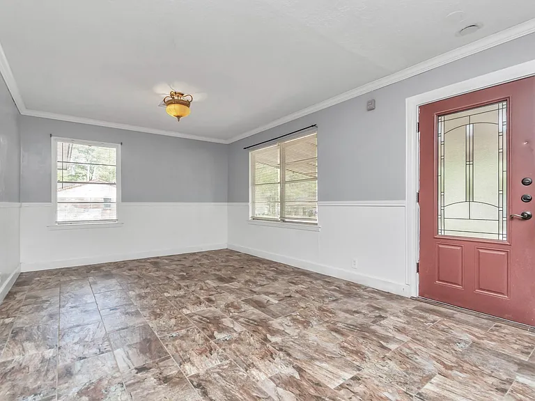 602 Everett St — Photo 8