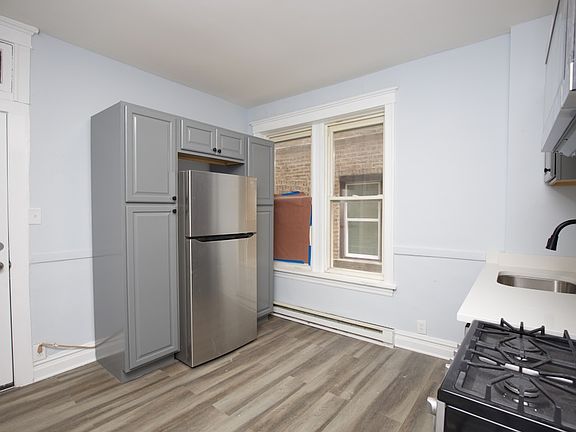 4th image of 3649 W Montrose Ave #M2