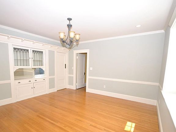 4th image of 93-95 Governors Ave