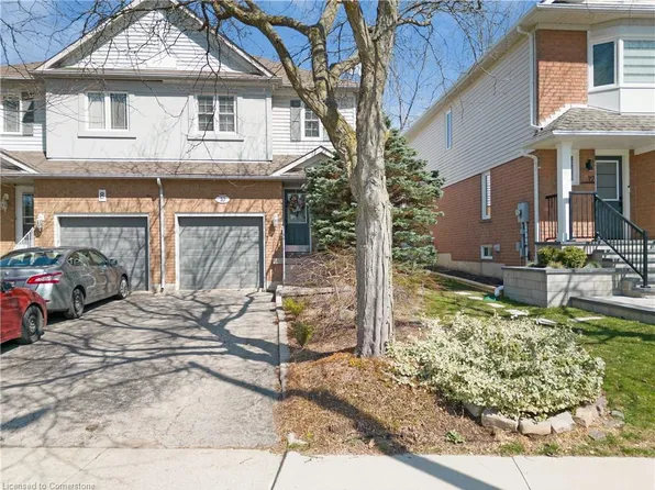 10 Thornlodge Dr, Hamilton, ON L8B 0L8