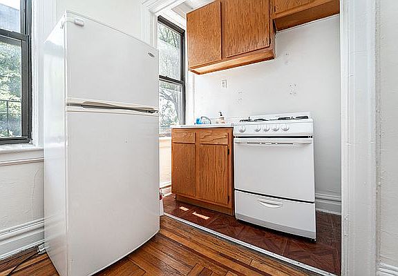 3rd image of 26-80 30th St #2E