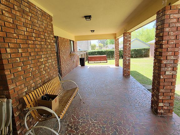 3rd image of 328 Loma Linda St