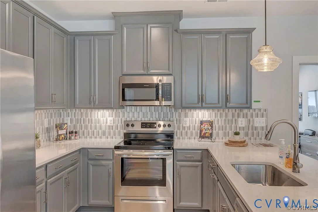 3 bed, 2.5 bath, 1574 sqft, $2,300 — Photo 3