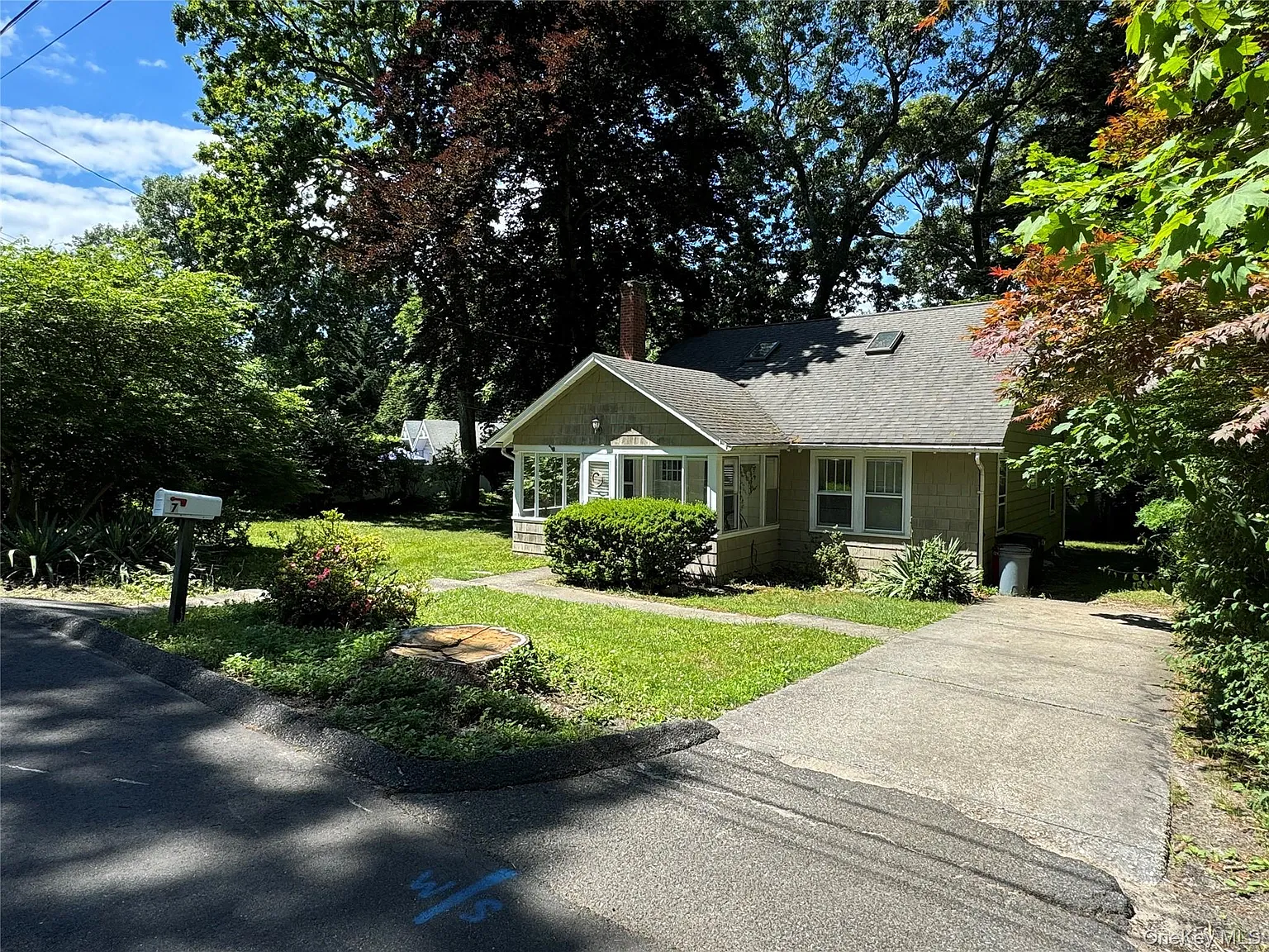 3 bed, 1.0 bath, 900 sqft, $3,800 — Photo 1