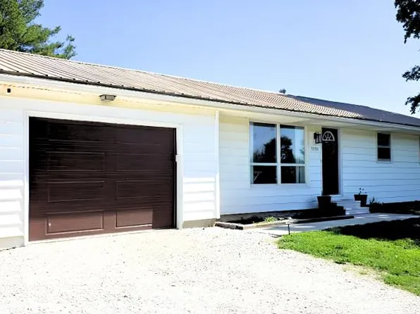 31901 Vine St, Macon, MO 63552