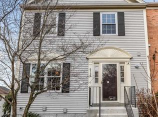 6738 Rockledge Pl, Centreville, VA 20121