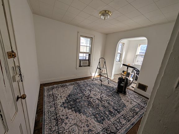 3rd image of 522 S Goodman St #2