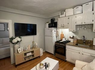2 Holden Ct #1R, Boston, MA 02109