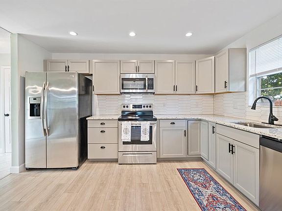 5th image of 743 Knollview Blvd
