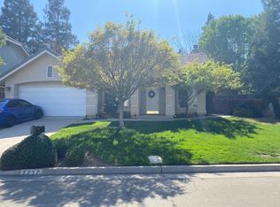 1217 E Le Parc Dr, Fresno, CA 93720