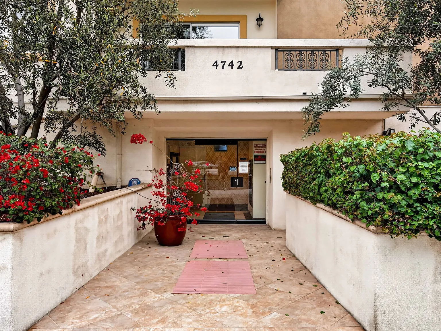 4742 Sepulveda Blvd — Photo 3