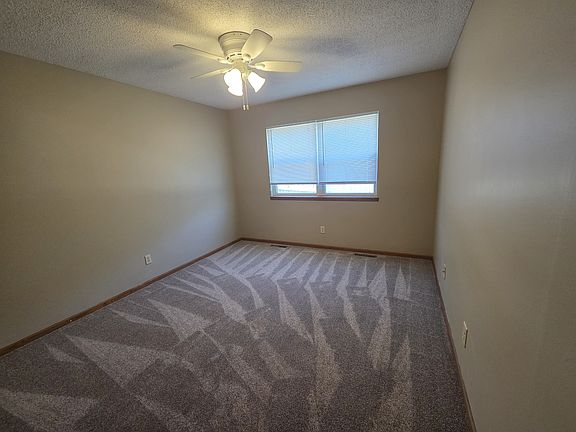 5th image of 704 S Highland Dr