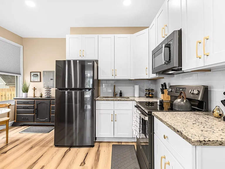 295 Euclid St #1 — Photo 10