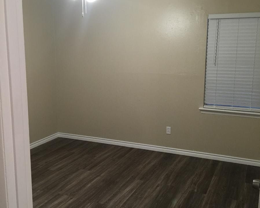 1st image of 1213 Hampshire Ln #B