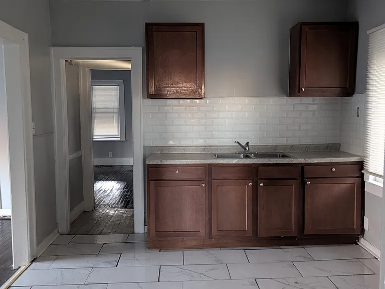 695 Algonquin St — Photo 10