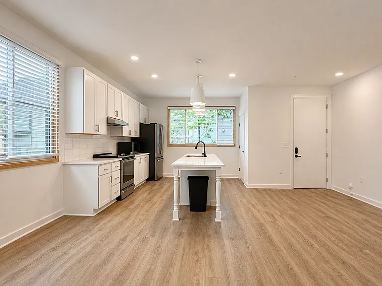 Millhouse — Photo 43