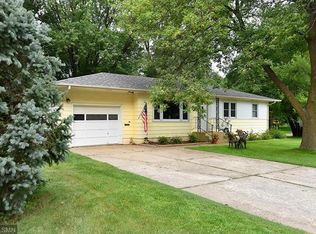 808 Valley View Rd, Faribault, MN 55021