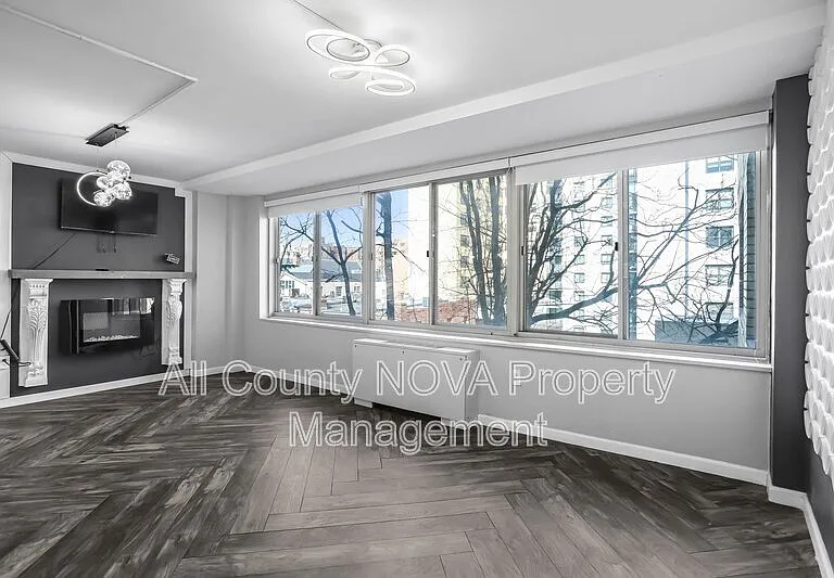 922 24th St NW #301 — Photo 32