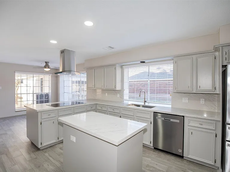 2108 Olympic Dr — Photo 3