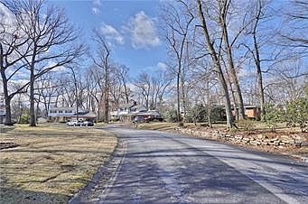 3rd image of 1351 Woodland Cir