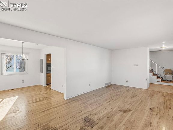5th image of 807 Holland Park Blvd