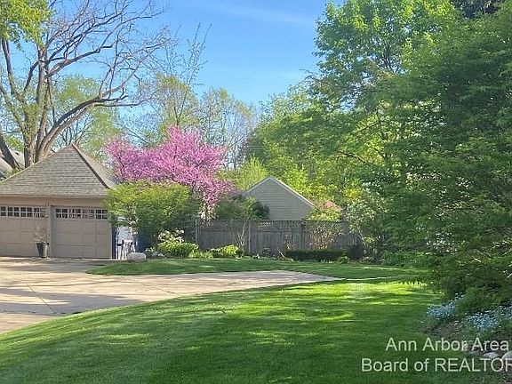 4th image of 1209 W Huron St