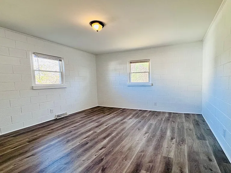 826 N Main St — Photo 11