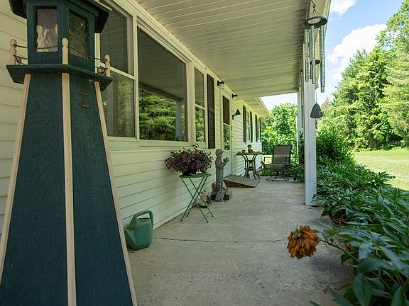 5th image of 59 Lakewood Dr