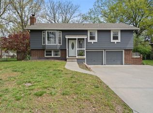 209 SE Noeleen Ln, Lees Summit, MO 64063