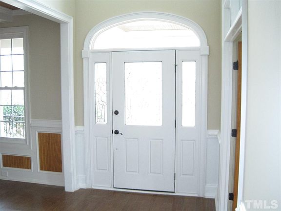 3rd image of 110 Farm Gate Dr