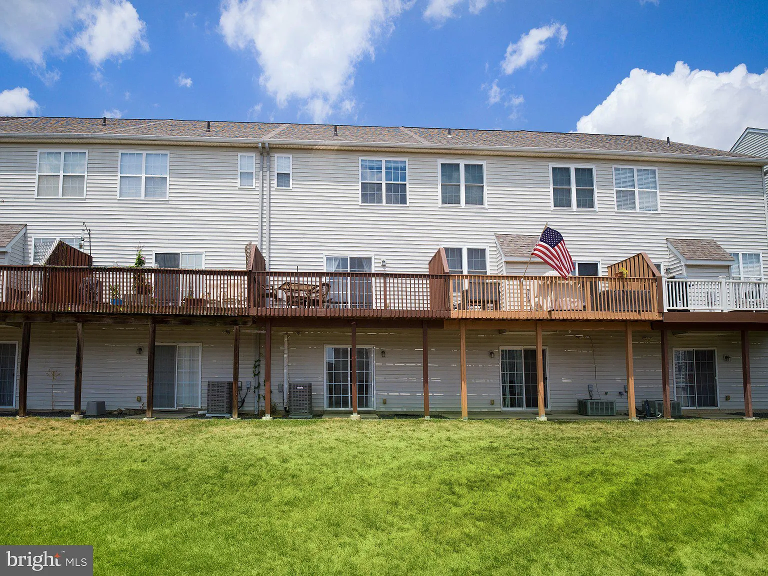 2 bed, 2.5 bath, 1832 sqft, $2,800 — Photo 4