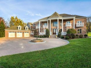 2 Castle Hill Ln, Hillsborough, NJ 08844