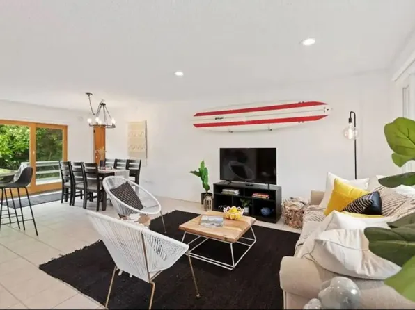 https://photos.zillowstatic.com/fp/eeb75d56ec09dea212aaeeaa370fc274-p_e.webp