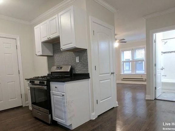 3rd image of 3819 N Greenview Ave APT 2N