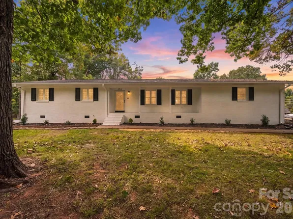 803 E 24th St, Newton, NC 28658