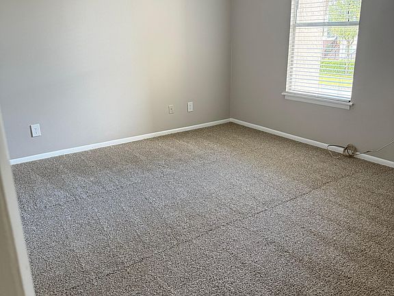 5th image of 506 Orange Dr APT 22