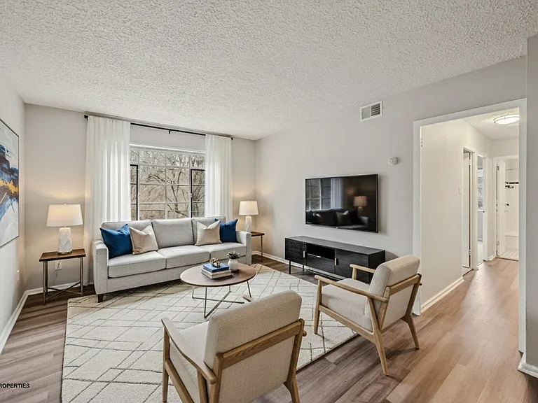 Clifton Woods Apartments — Photo 10