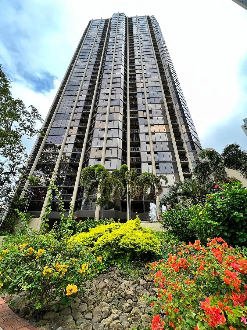 Available in November! Honolulu Tower Condo Rental - 2BR / 1Bath / 1Pkg — Photo 1