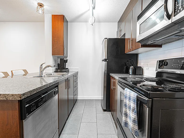 688 Abbott St #1003 — Photo 11