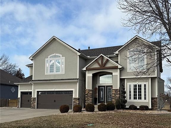 5th image of 1409 SE Woodbine Dr