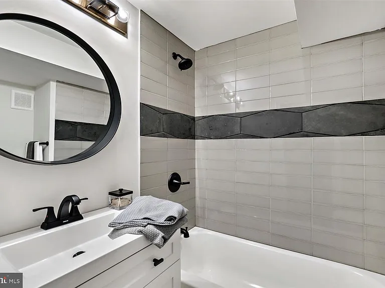 1013 S Baylis St — Photo 35