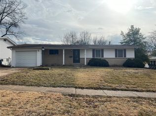 3250 Huckleberry Dr, Florissant, MO 63033