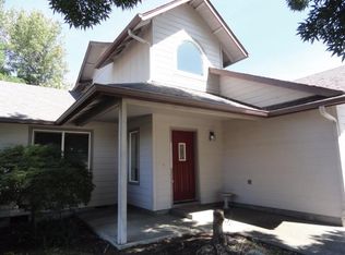1403 Golden Park Dr, Grants Pass, OR 97527