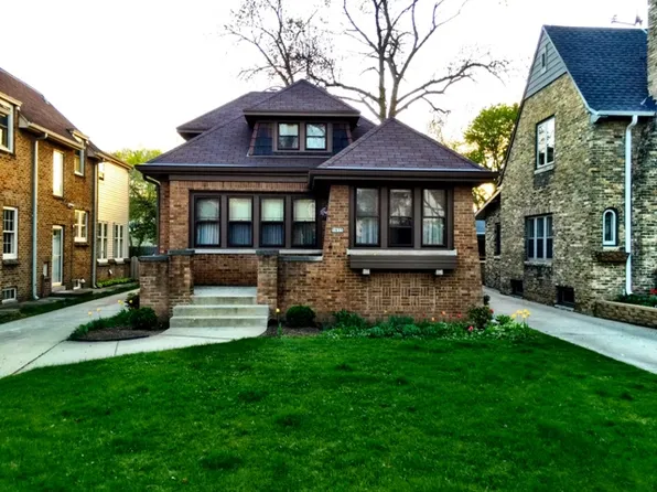 5835 N Bay Ridge Ave, Whitefish Bay, WI 53217