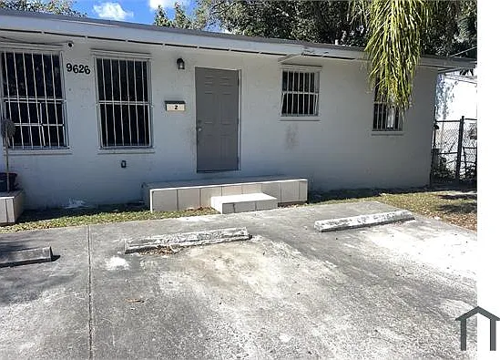 4 bed, 1100 sqft, $3,350 — Photo 2