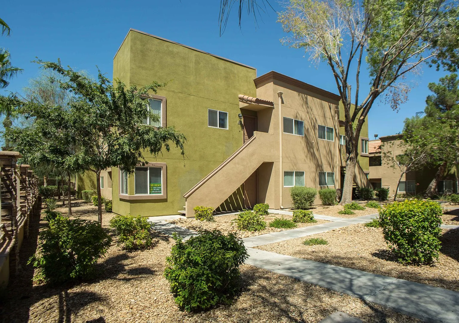 Dazzling 2 Bedroom 2 Bathroom Condo! Call Today! — Photo 1