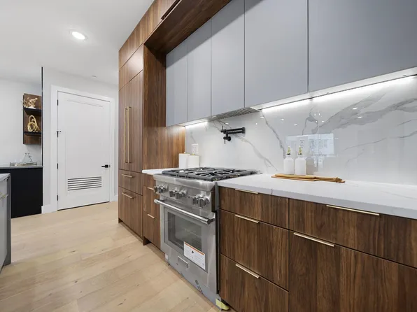 373 New York Avenue image 9 of 25