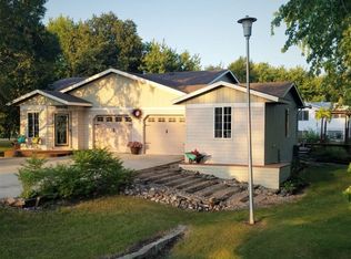 9806 81st St S, Horace, ND 58047