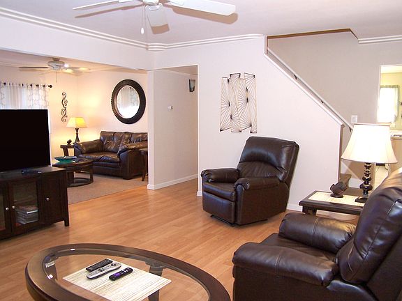 3rd image of 348 Seaford Ave